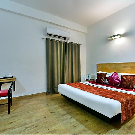Divine Inn Couple Friendly Hotel Near Sector 51 Metro Station Noida Buitenkant foto