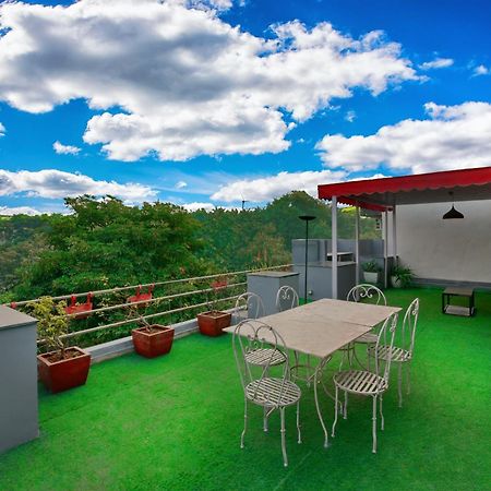 Divine Inn Couple Friendly Hotel Near Sector 51 Metro Station Noida Buitenkant foto