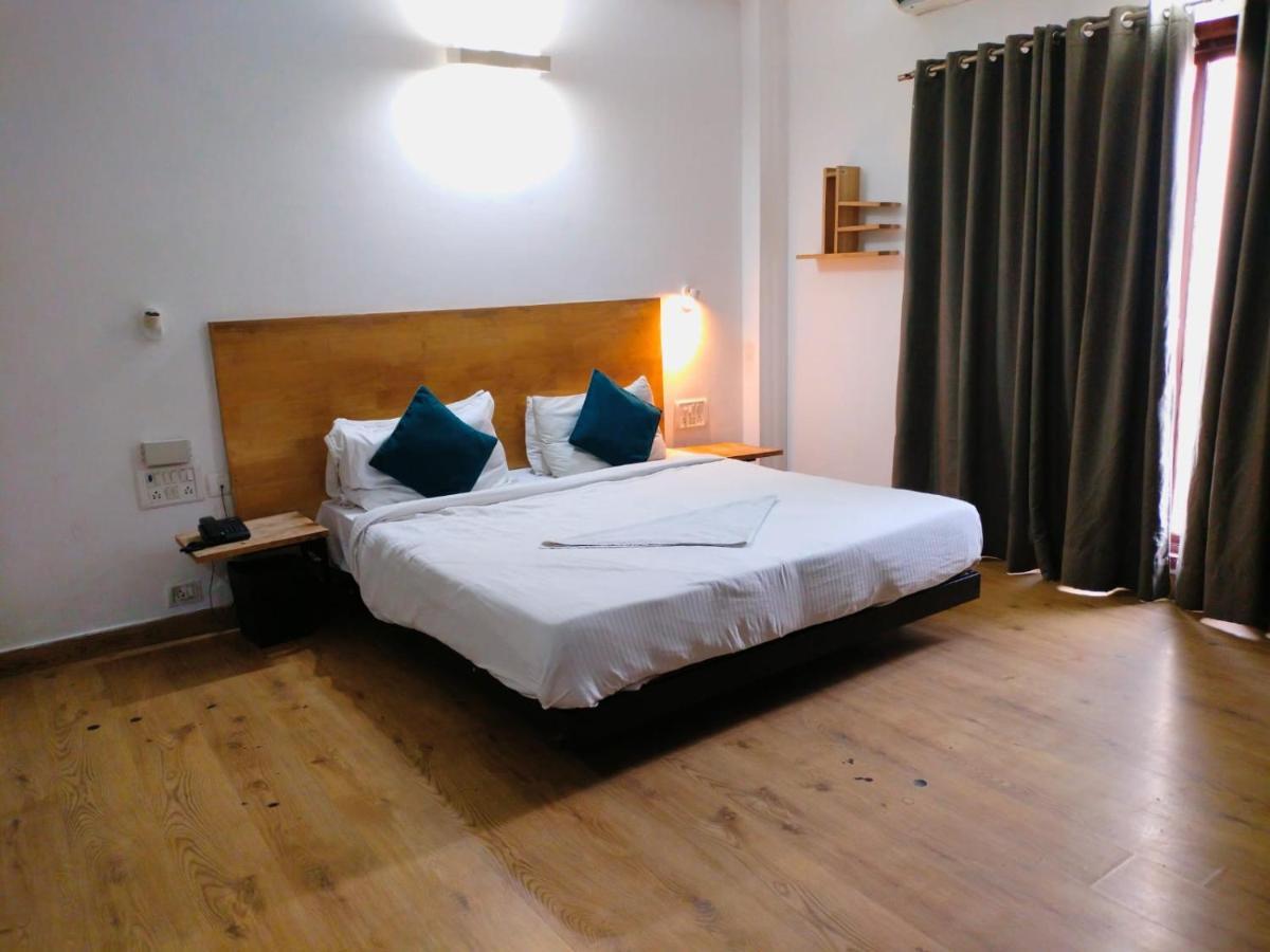 Divine Inn Couple Friendly Hotel Near Sector 51 Metro Station Noida Buitenkant foto
