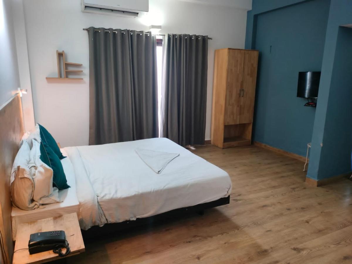 Divine Inn Couple Friendly Hotel Near Sector 51 Metro Station Noida Buitenkant foto