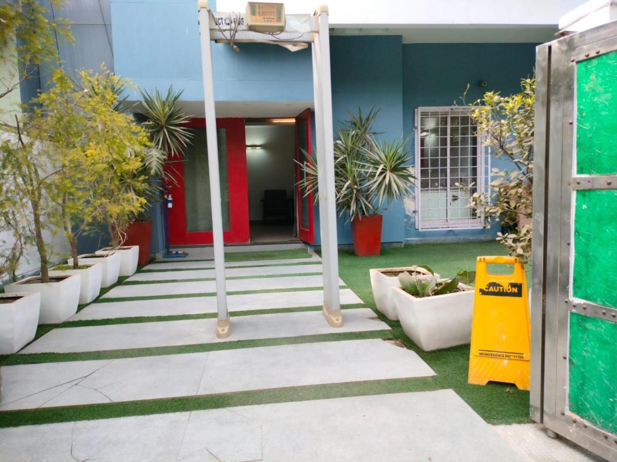 Divine Inn Couple Friendly Hotel Near Sector 51 Metro Station Noida Buitenkant foto