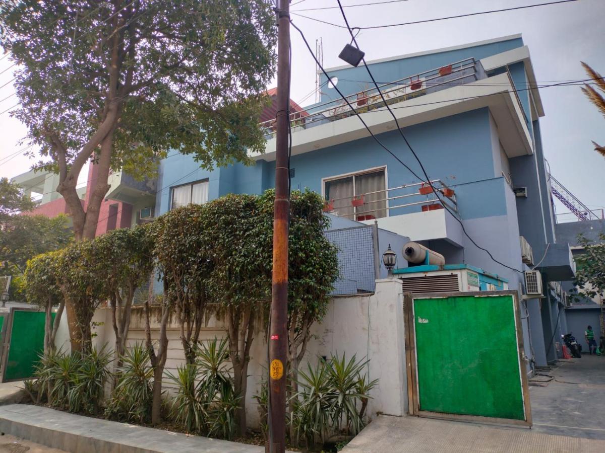 Divine Inn Couple Friendly Hotel Near Sector 51 Metro Station Noida Buitenkant foto