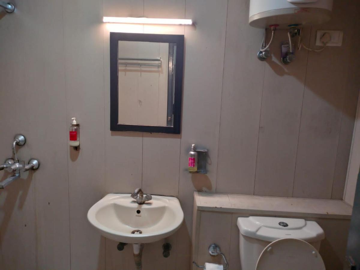 Divine Inn Couple Friendly Hotel Near Sector 51 Metro Station Noida Buitenkant foto