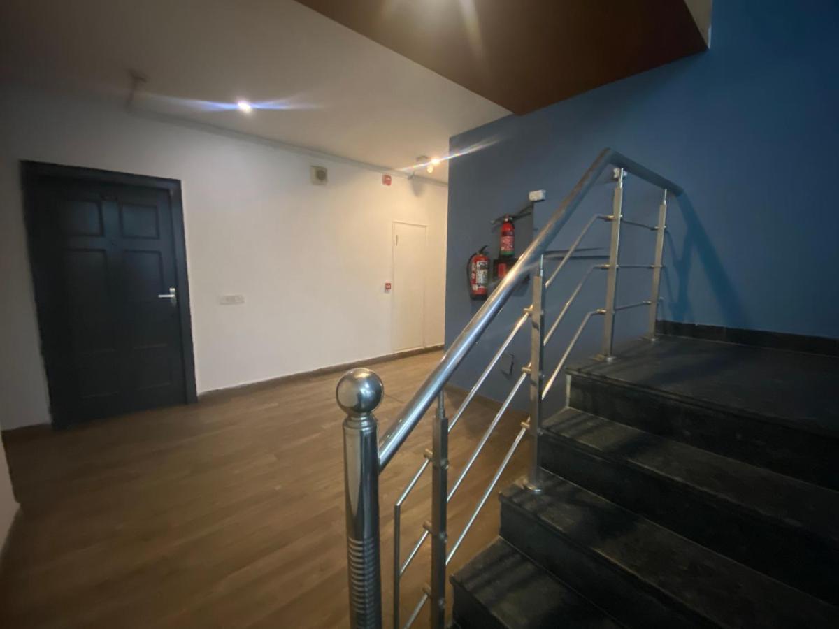 Divine Inn Couple Friendly Hotel Near Sector 51 Metro Station Noida Buitenkant foto