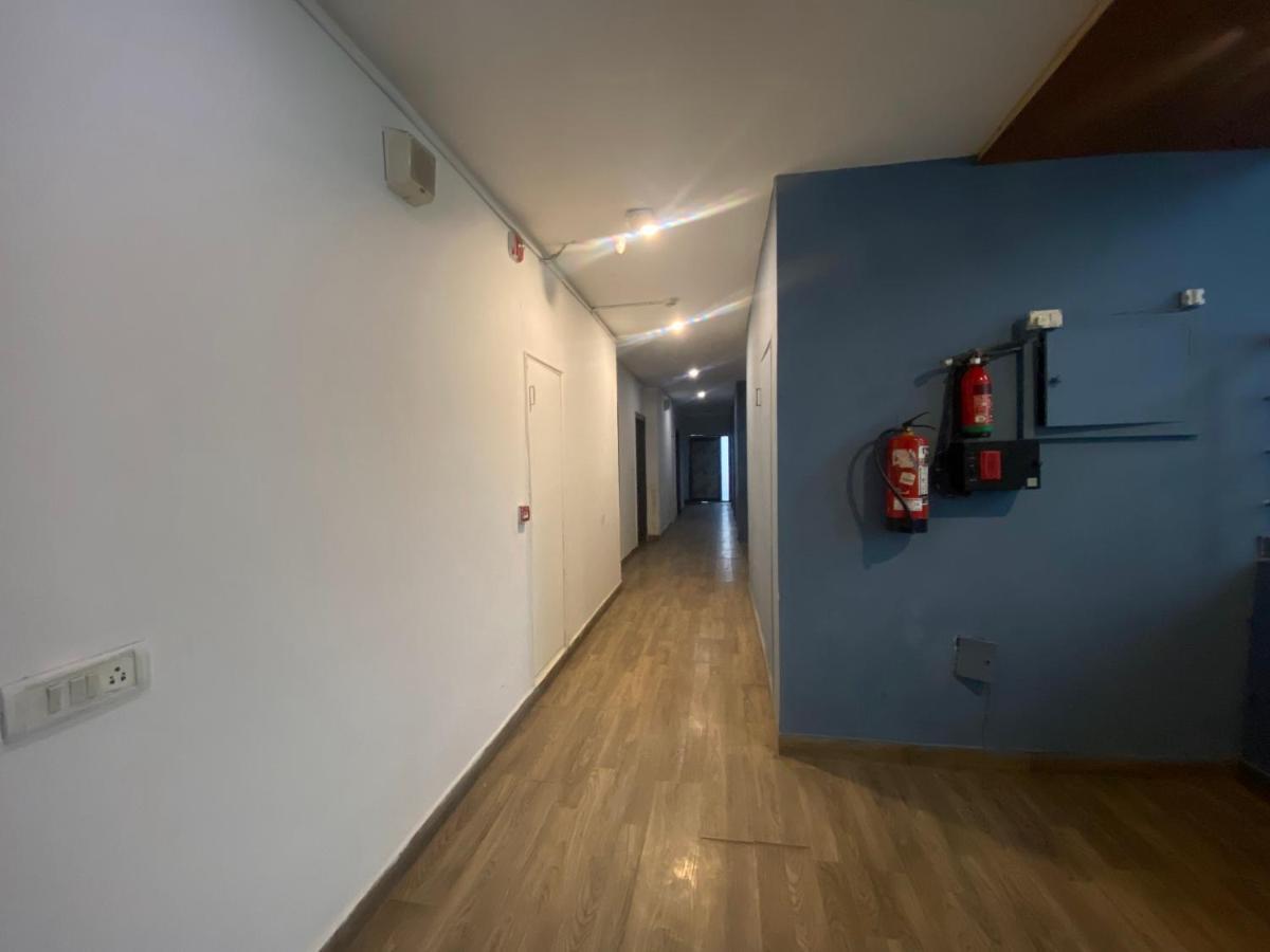 Divine Inn Couple Friendly Hotel Near Sector 51 Metro Station Noida Buitenkant foto
