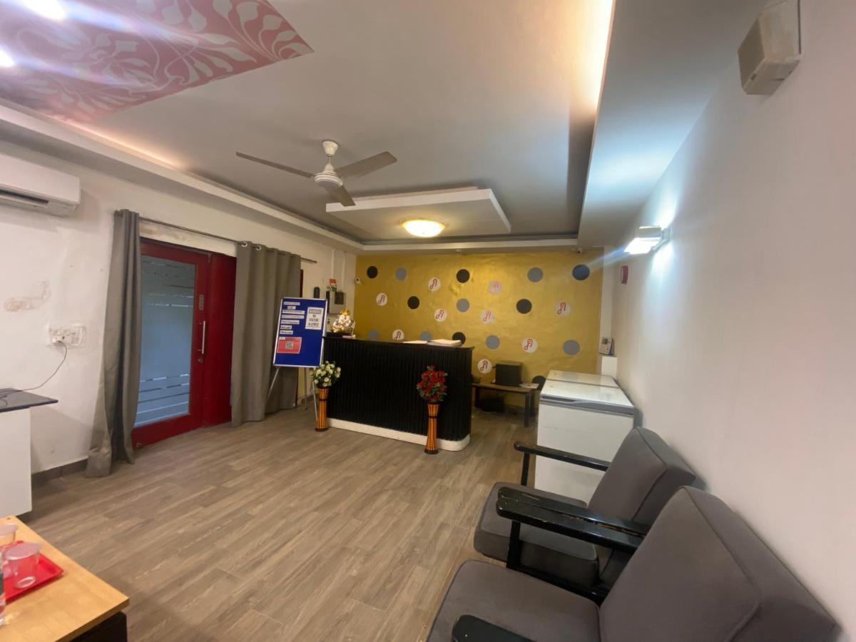 Divine Inn Couple Friendly Hotel Near Sector 51 Metro Station Noida Buitenkant foto