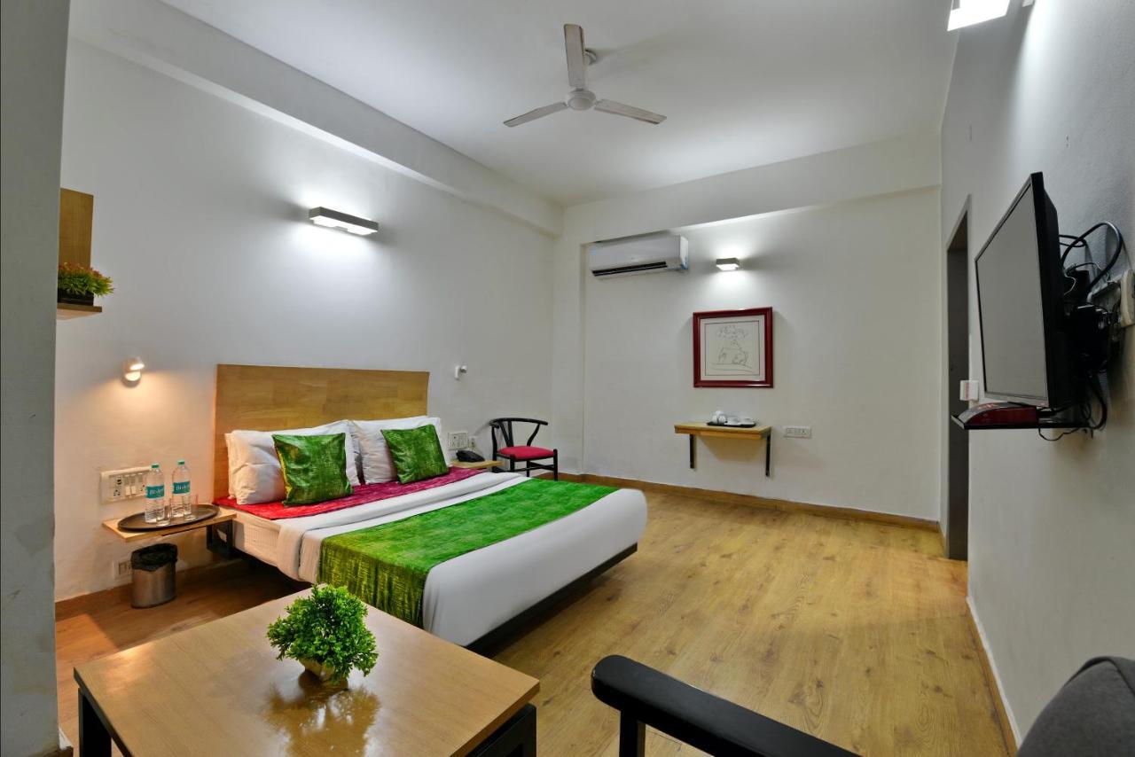Divine Inn Couple Friendly Hotel Near Sector 51 Metro Station Noida Buitenkant foto