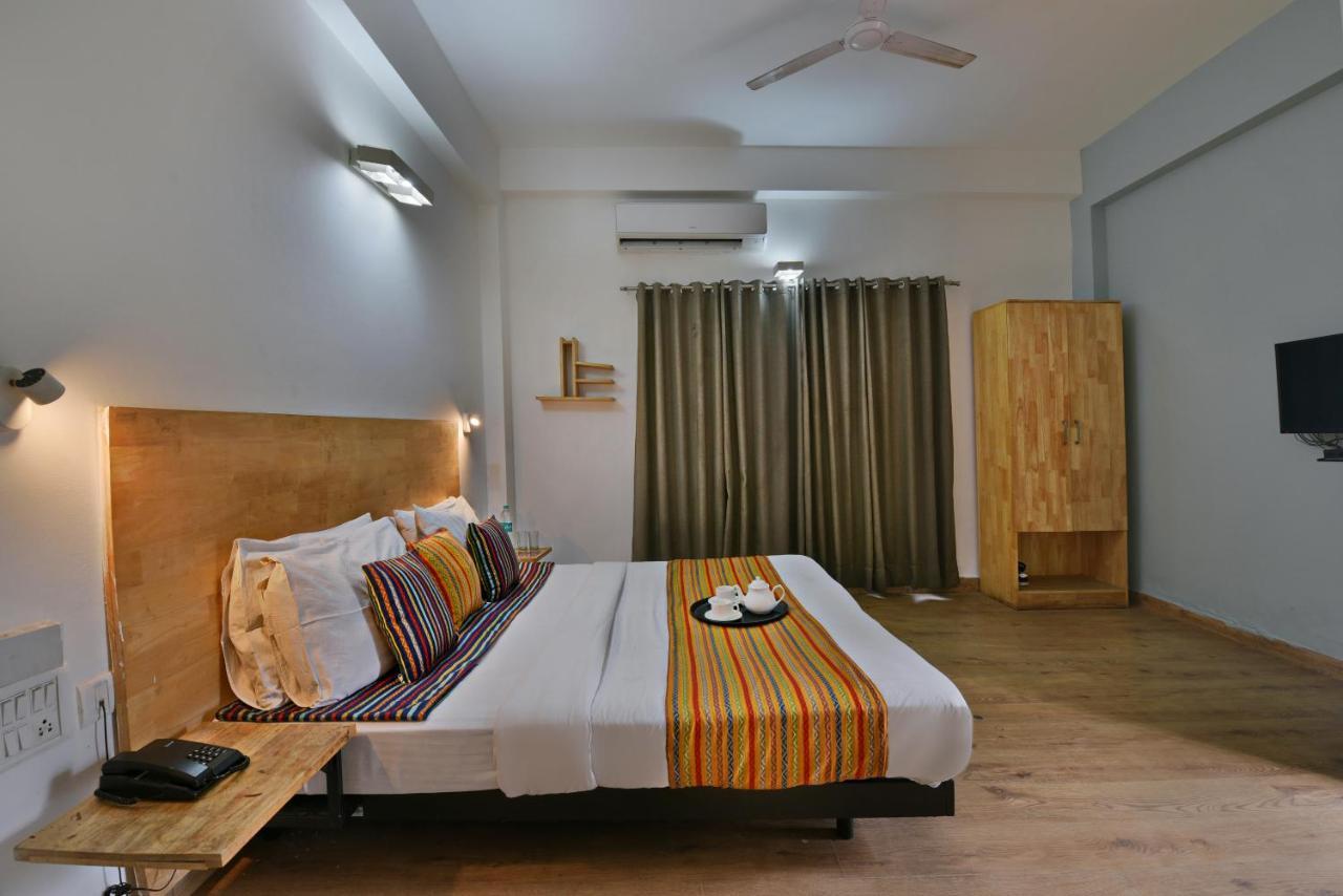Divine Inn Couple Friendly Hotel Near Sector 51 Metro Station Noida Buitenkant foto