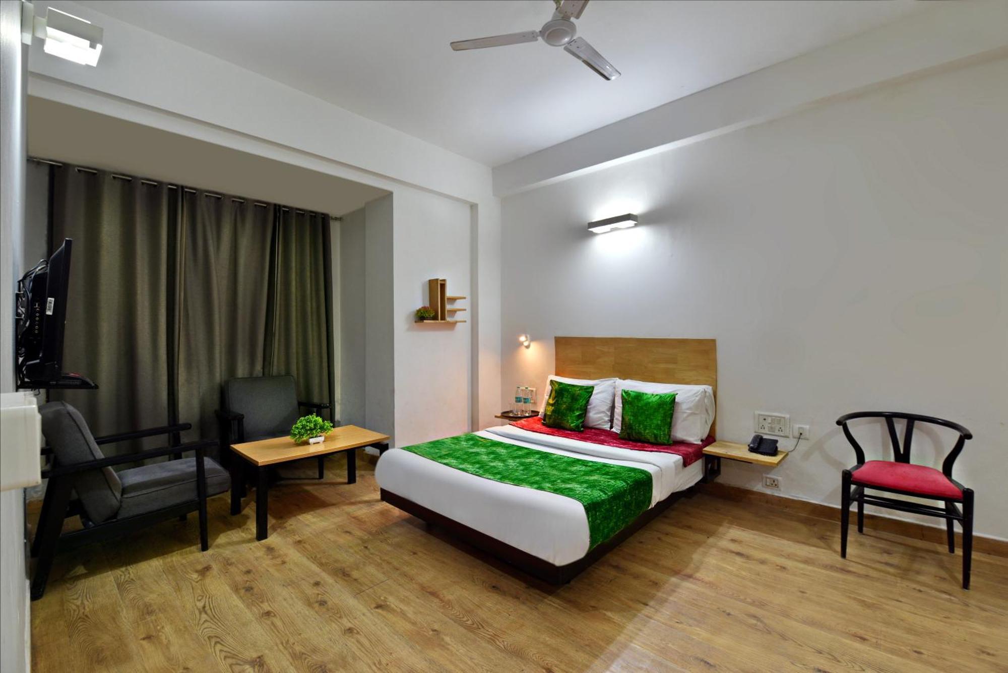 Divine Inn Couple Friendly Hotel Near Sector 51 Metro Station Noida Buitenkant foto
